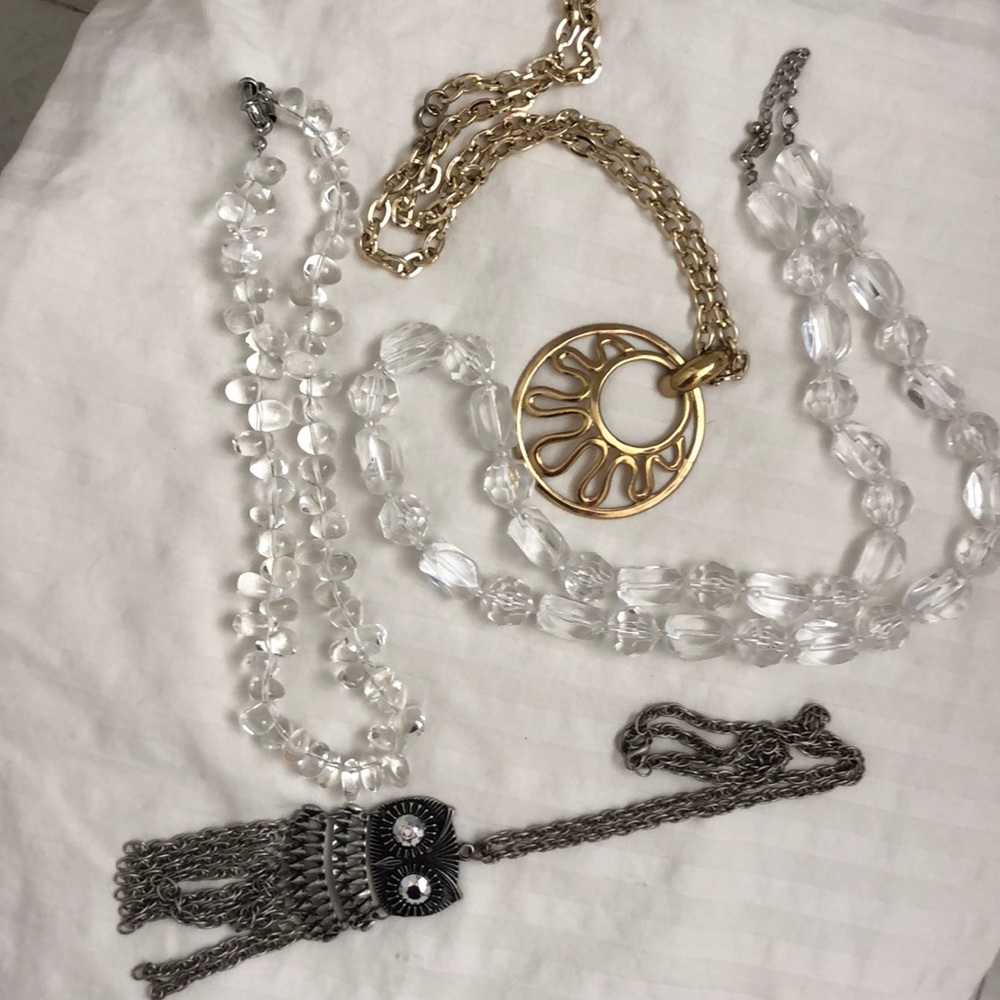 Lot of vintage necklaces